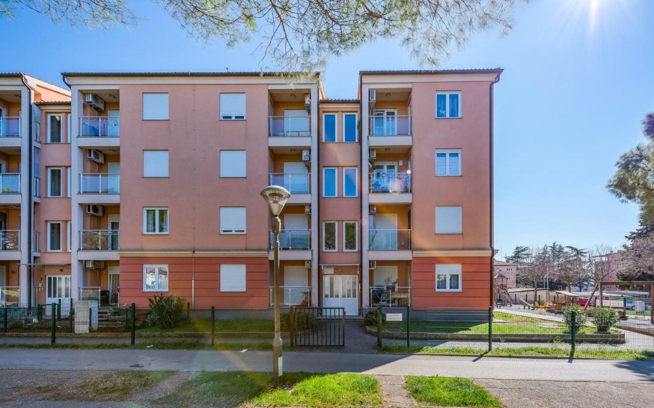 Laura House With Apartment Umag Exterior foto
