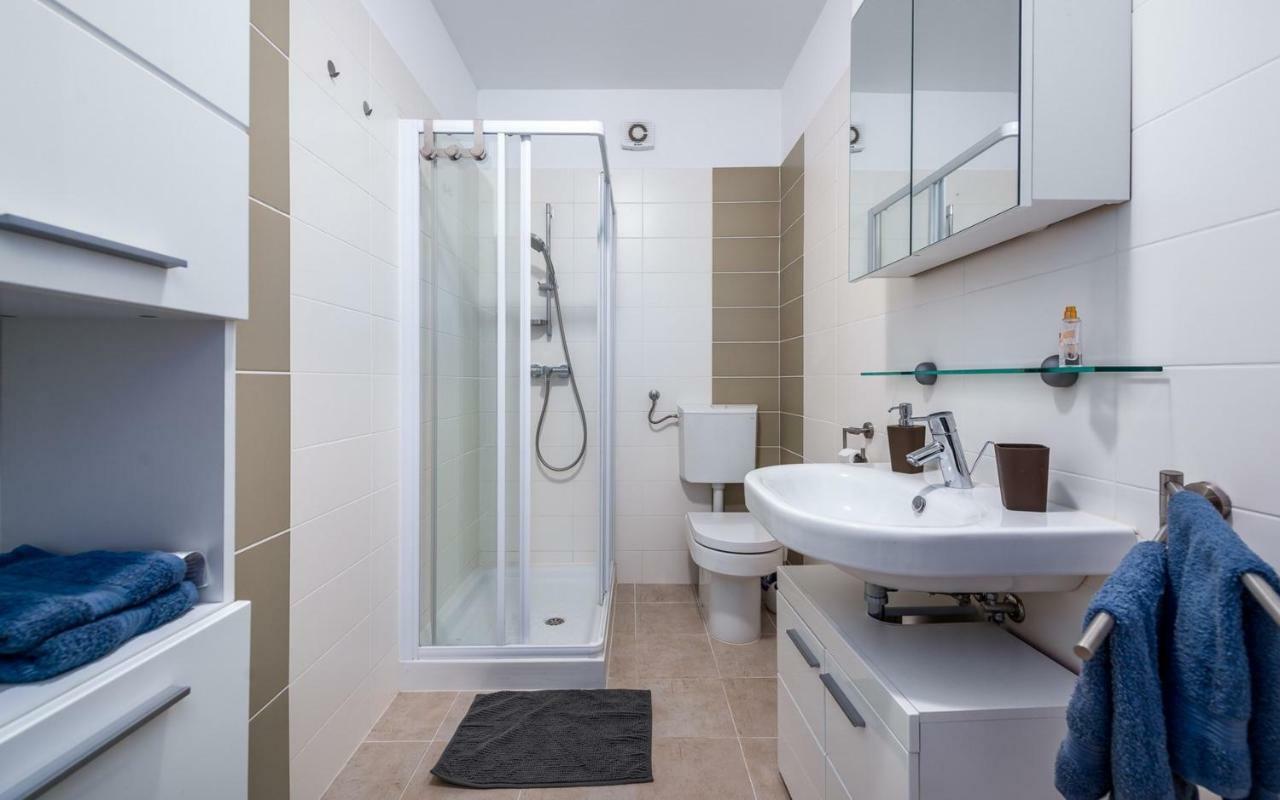 Laura House With Apartment Umag Exterior foto